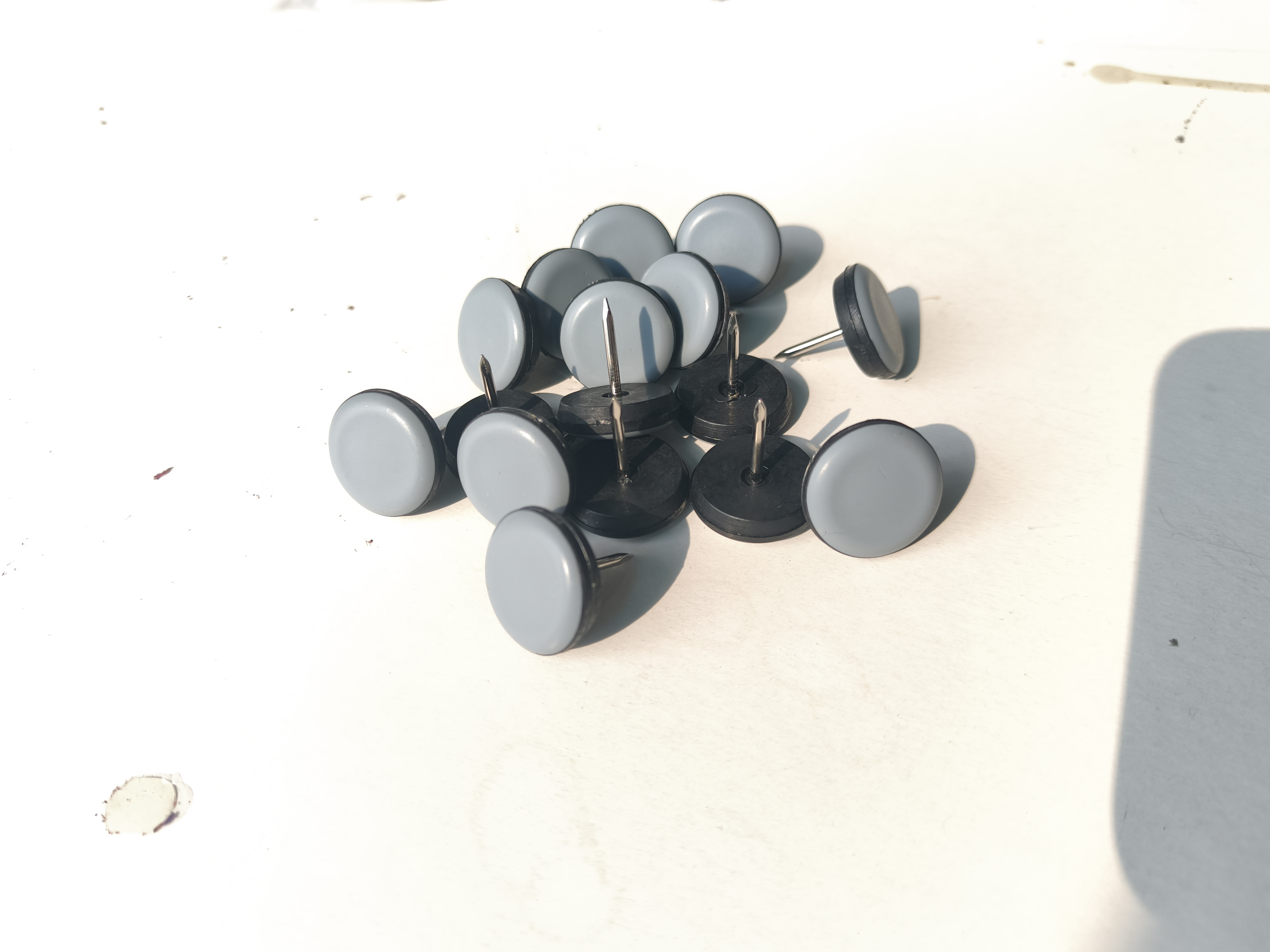 钉装式聚四氟乙烯（PTFE）家具滑垫